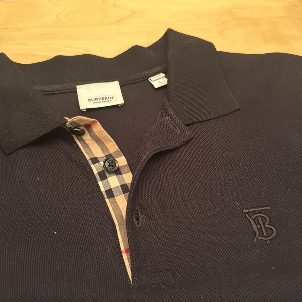 BLACK BURBERRY POLO SIZE LARGE